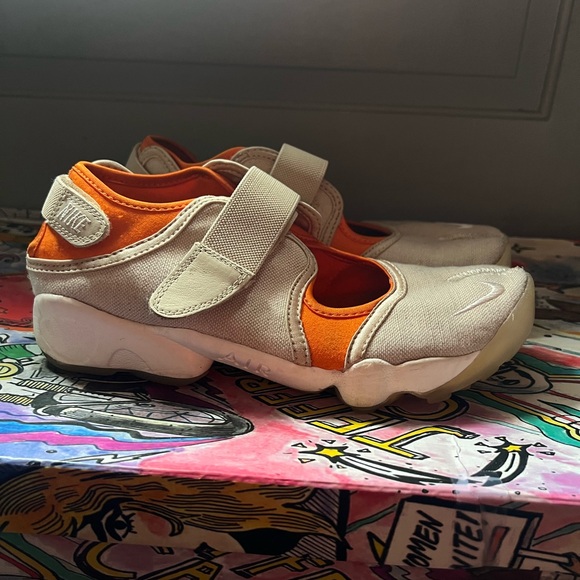 Nike Tabi Rift Sneakers in Orange and Cream - Picture 3 of 5